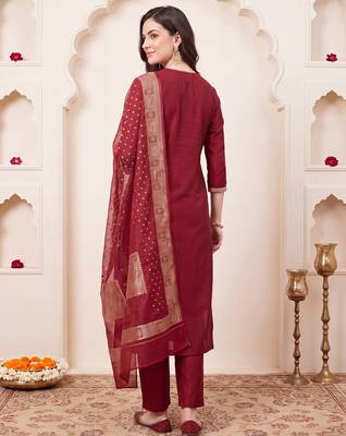 Maroon solid straight kurta trousers with dupatta set 2