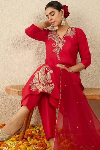 Red embroidered straight kurta trousers with dupatta set