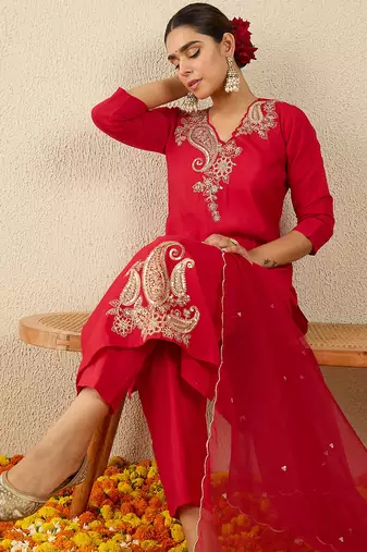 Red embroidered straight kurta trousers with dupatta set