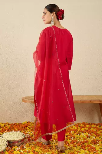 Red embroidered straight kurta trousers with dupatta set