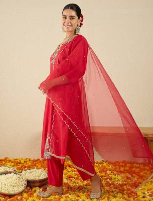 Red embroidered straight kurta trousers with dupatta set 3