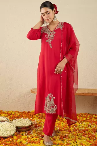 Red embroidered straight kurta trousers with dupatta set
