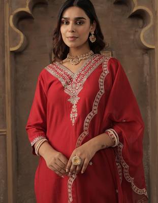 Red embroidered straight kurta trousers with dupatta set 1