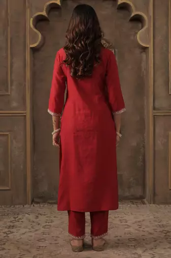 Red embroidered straight kurta trousers with dupatta set