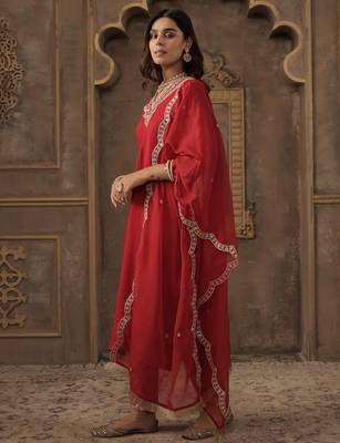 Red embroidered straight kurta trousers with dupatta set 3