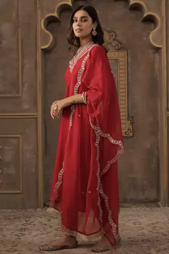 Red embroidered straight kurta trousers with dupatta set