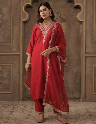 Red embroidered straight kurta trousers with dupatta set 4