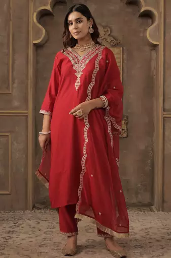 Red embroidered straight kurta trousers with dupatta set