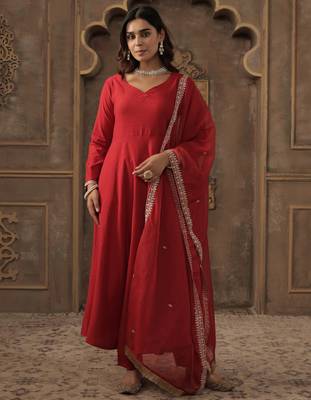 Red solid a-line kurta trousers with dupatta set 4
