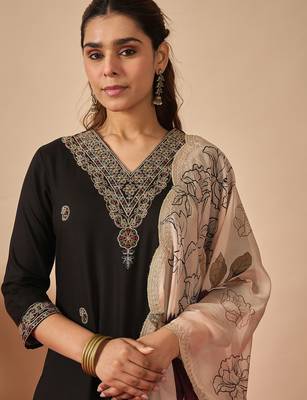 Black embroidered straight kurta salwar with dupatta set 1