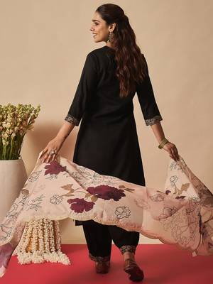 Black embroidered straight kurta salwar with dupatta set 2