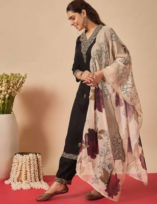 Black embroidered straight kurta salwar with dupatta set 3