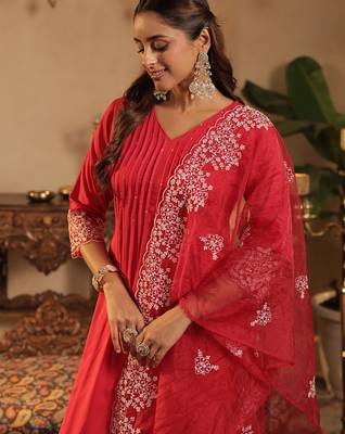 Pink embroidered a-line kurta trousers with dupatta set 1