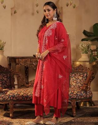 Pink embroidered a-line kurta trousers with dupatta set 3
