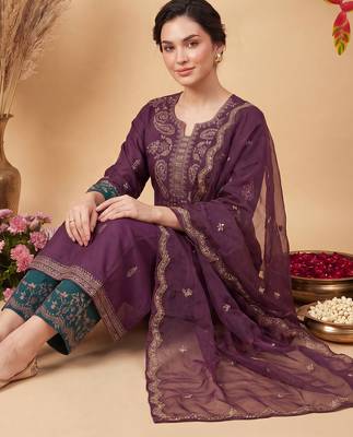 Burgundy embroidered straight kurta trousers with dupatta set 1