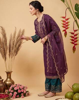 Burgundy embroidered straight kurta trousers with dupatta set 4