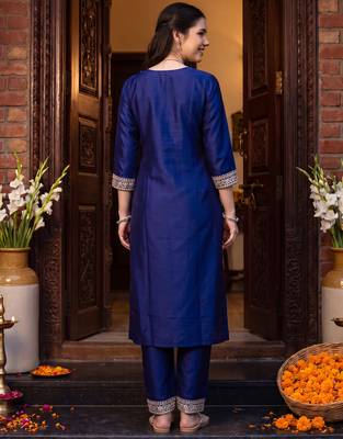 Purple embroidered straight kurta trousers with dupatta set 3