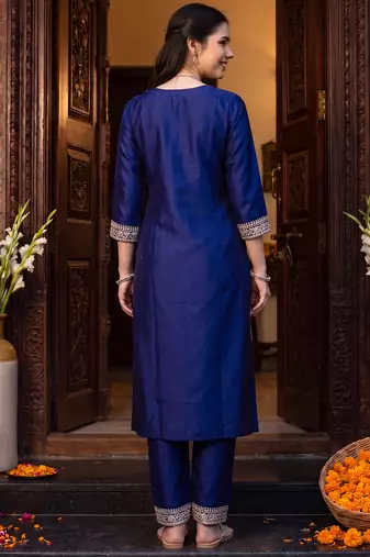 Purple embroidered straight kurta trousers with dupatta set