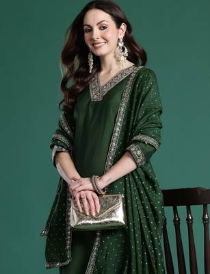 Green embroidered straight kurta trousers with dupatta set 1