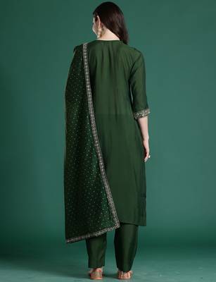 Green embroidered straight kurta trousers with dupatta set 2