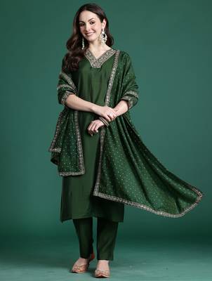 Green embroidered straight kurta trousers with dupatta set 4