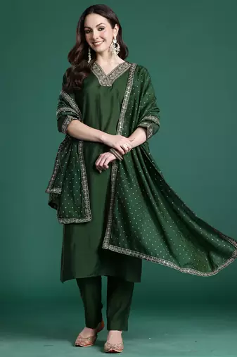Green embroidered straight kurta trousers with dupatta set