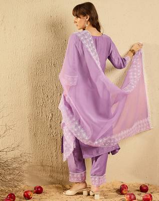 Lavender embroidered straight kurta trousers with dupatta set 2