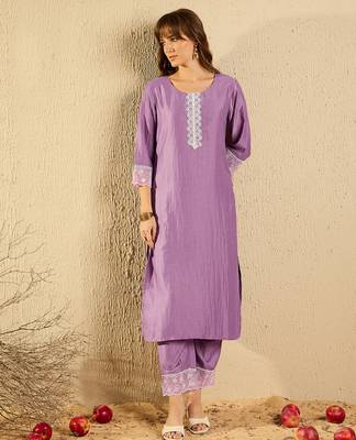 Lavender embroidered straight kurta trousers with dupatta set 4