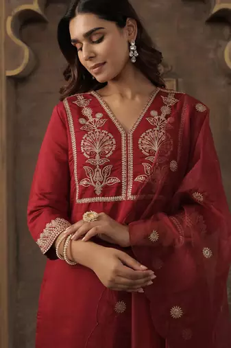 Maroon embroidered straight kurta trousers with dupatta set