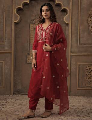 Maroon embroidered straight kurta trousers with dupatta set 3