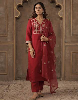Maroon embroidered straight kurta trousers with dupatta set 4