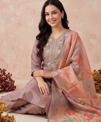 Mauve embroidered straight kurta trousers with dupatta set 1
