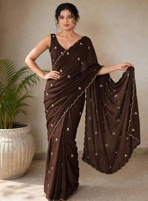 Premium crush saree with handwork flower butti and designer border 4
