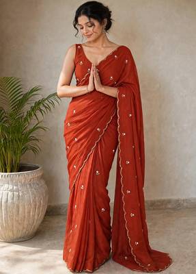 Partywear crush saree with handwork flower butti and contrast border 3