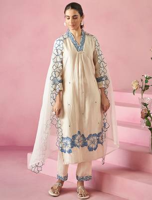 Off white embroidered straight kurta trousers with dupatta set 3
