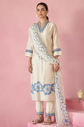 Off white embroidered straight kurta trousers with dupatta set