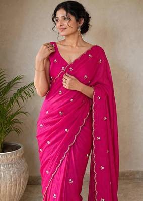 Partywear crush saree with elegant flower butti handwork and statement border 2