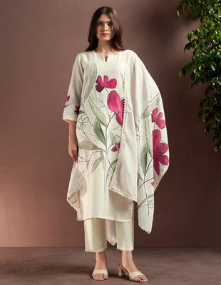 Off white printed straight kurta trousers with dupatta set 1