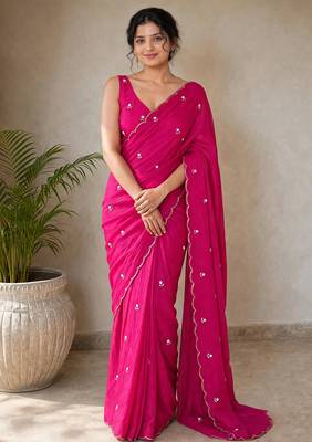 Partywear crush saree with elegant flower butti handwork and statement border 3