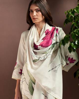Off white printed straight kurta trousers with dupatta set 2