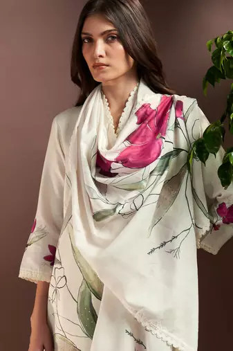 Off white printed straight kurta trousers with dupatta set