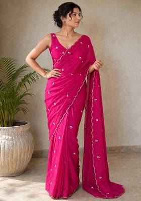 Partywear crush saree with elegant flower butti handwork and statement border 4
