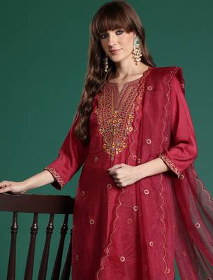 Pink embroidered straight kurta trousers with dupatta set 1