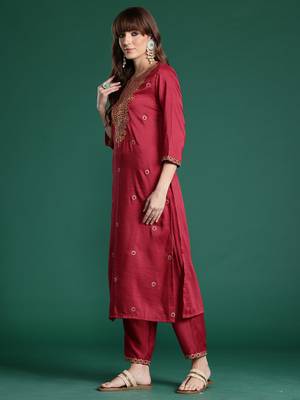 Pink embroidered straight kurta trousers with dupatta set 3