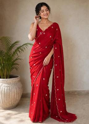 Premium partywear crush saree with flower butti handwork and beautiful border 4