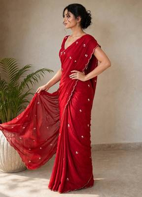 Premium partywear crush saree with flower butti handwork and beautiful border 5