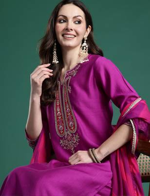 Purple solid straight kurta trousers with dupatta set 1