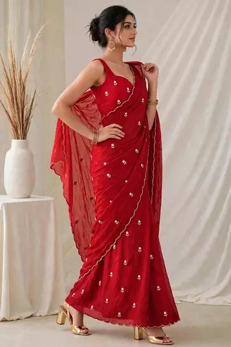 Premium partywear crush saree with flower butti handwork and beautiful border