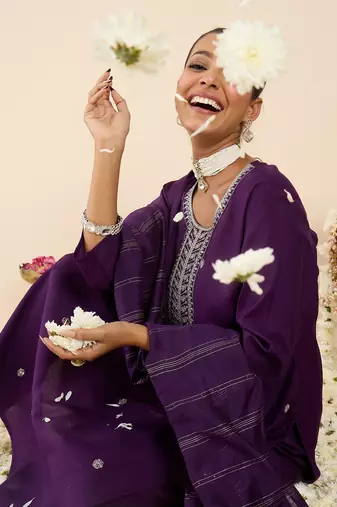 Purple embroidered straight kurta trousers with dupatta set