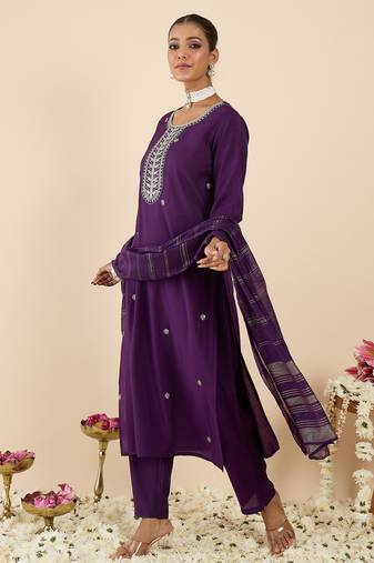 Purple embroidered straight kurta trousers with dupatta set